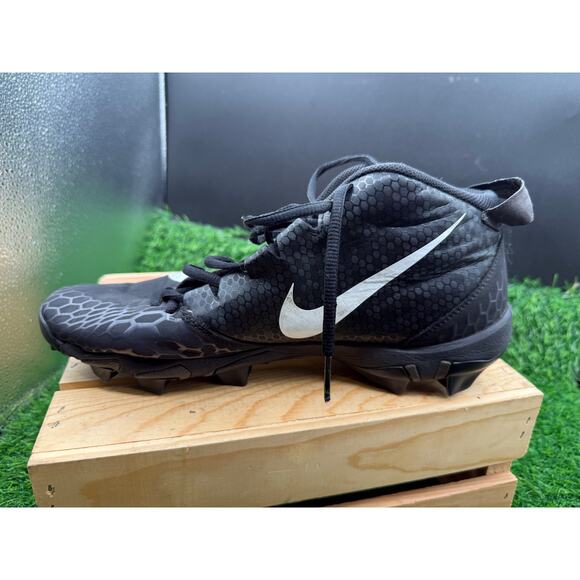 Nike Alpha Shark Cleats- Black/White- Size 10.5M main image 9